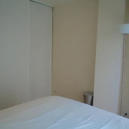Champs Elysees Cosy 2 Bedrooms Flat, 80m2 *