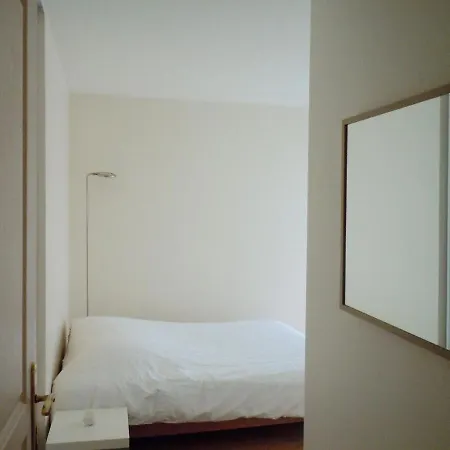 Apartment Champs Elysees Cosy 2 Bedrooms Flat, 80m2 Paris