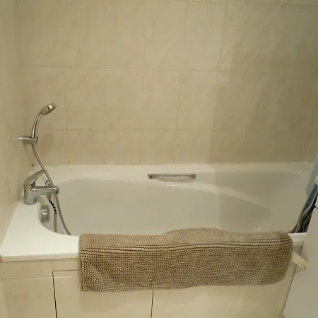 Champs Elysees Cosy 2 Bedrooms Flat, 80m2