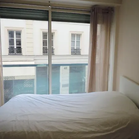 Champs Elysees Cosy 2 Bedrooms Flat, 80m2 Paris