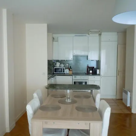 Champs Elysees Cosy 2 Bedrooms Flat, 80m2 * Paris